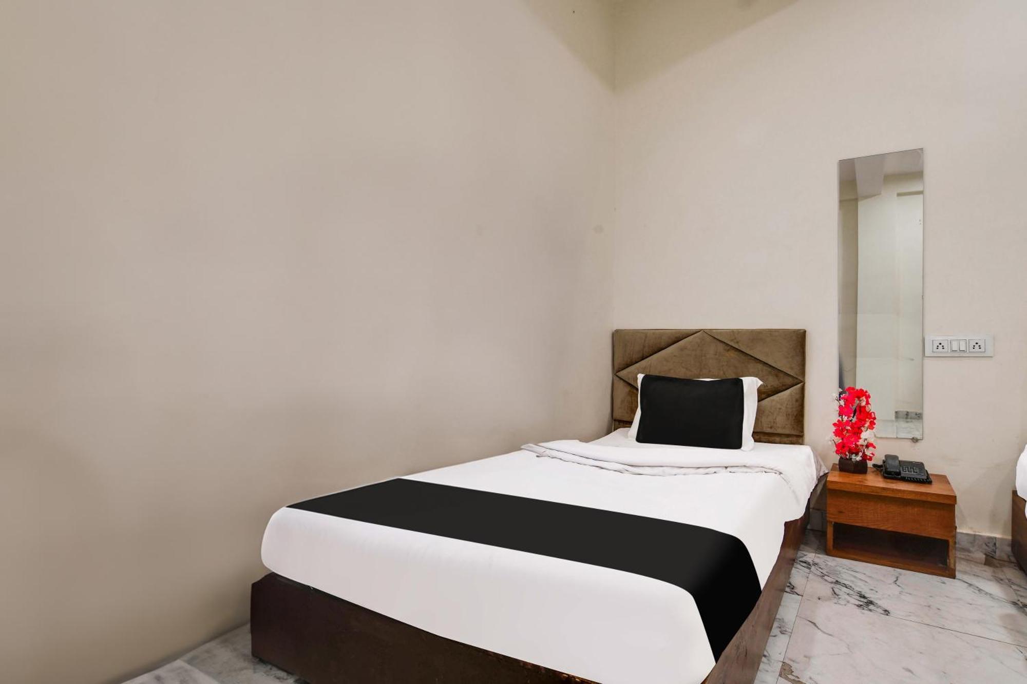 Hotel O Ujjain Near Hari Fatak Ngoại thất bức ảnh